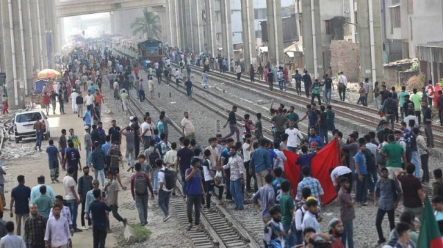 সারা দেশের রেল যোগাযোগ বন্ধ
