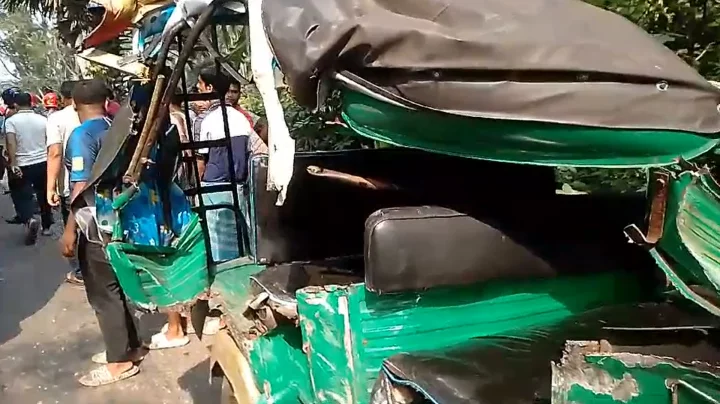 রাজাপুরের মাহিন্দ্র ও ট্রলির মুখোমুখি সংঘর্ষ, নিহত ২