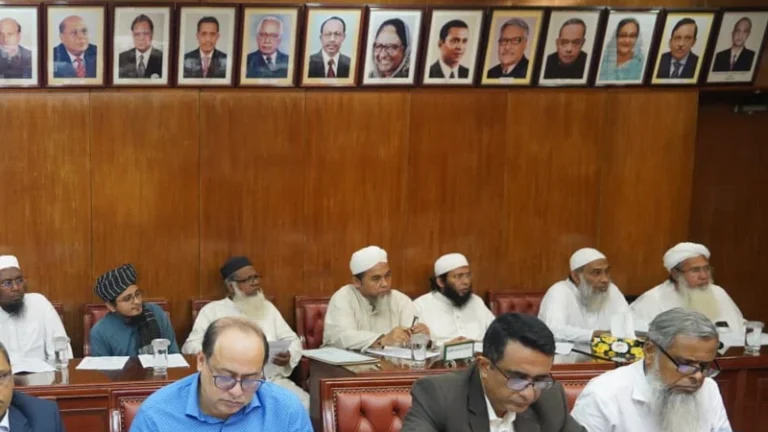 স্বরাষ্ট্র মন্ত্রণালয় সভাকক্ষে হাসিনার ছবি