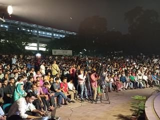 সোহরাওয়ার্দী উদ্যানের যাত্রাপালায় উপচে পড়া দর্শক