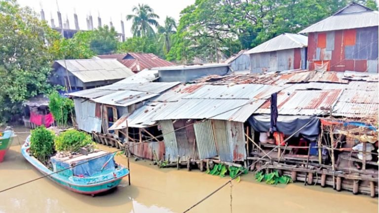 সরকারি বরাদ্দে খাল ভরাট করে বাজার