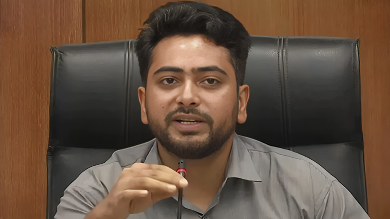 গণমাধ্যমে হামলা মেনে নেব না, অবশ্যই ব্যবস্থা নেব: উপদেষ্টা নাহিদ
