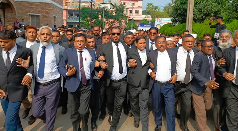 ইসকন নিষিদ্ধ-আইনজীবী হত্যার বিচার দাবিতে বরিশালে বিক্ষোভ