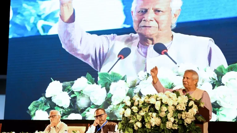 ‘বিশ্ব যেন আমাদের কাছে আসে সেভাবেই দেশকে গড়তে হবে’
