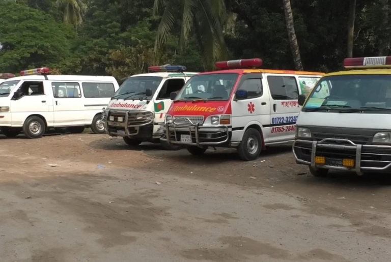 ভোলায় অ্যাম্বুলেন্স সিন্ডিকেটের দৌরাত্ম্যে বিপাকে রোগী ও স্বজনরা