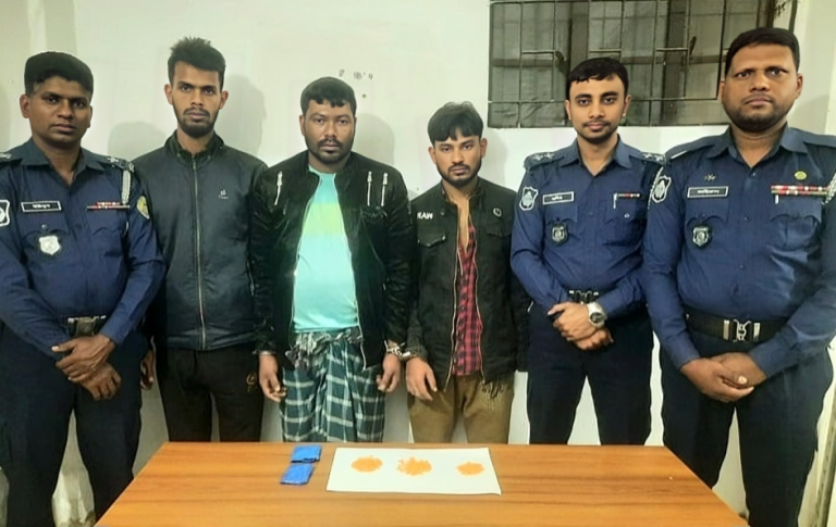 পটুয়াখালীর মহিপুরে ইয়াবাসহ গ্রেপ্তার ৩