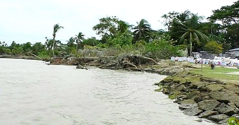 ভোলার ঢালচর ইউনিয়নে মেঘনার ভাঙন: হাজারো পরিবার নিঃস্ব
