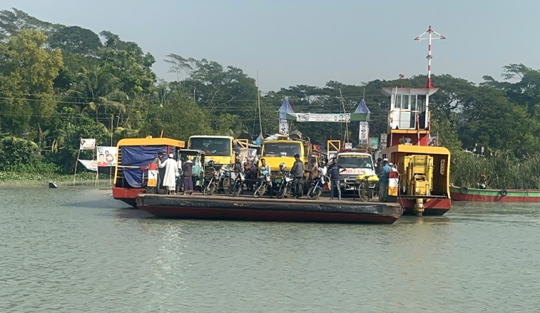 বগা সেতু না থাকায় পটুয়াখালীর তিন উপজেলার মানুষের দুর্ভোগ