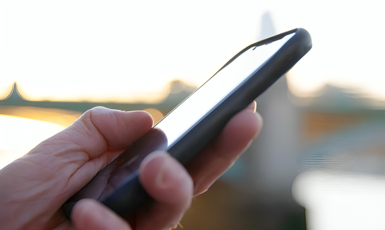 ভিডিও কলে প্রতারণা: বৃদ্ধের ১.৯৪ লাখ টাকা হাতিয়ে নিল চক্র