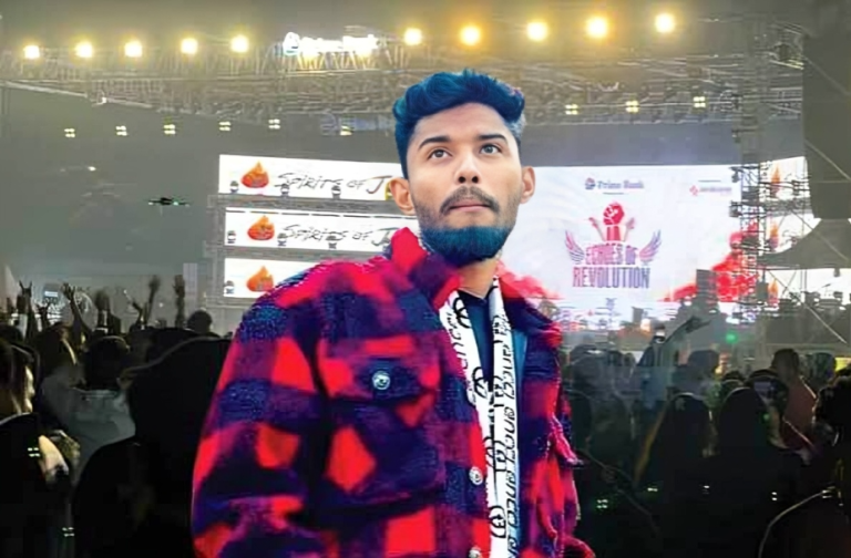 ছয় বছরের সংগ্রাম শেষে আর্মি স্টেডিয়ামের মঞ্চে র‍্যাপার হান্নান