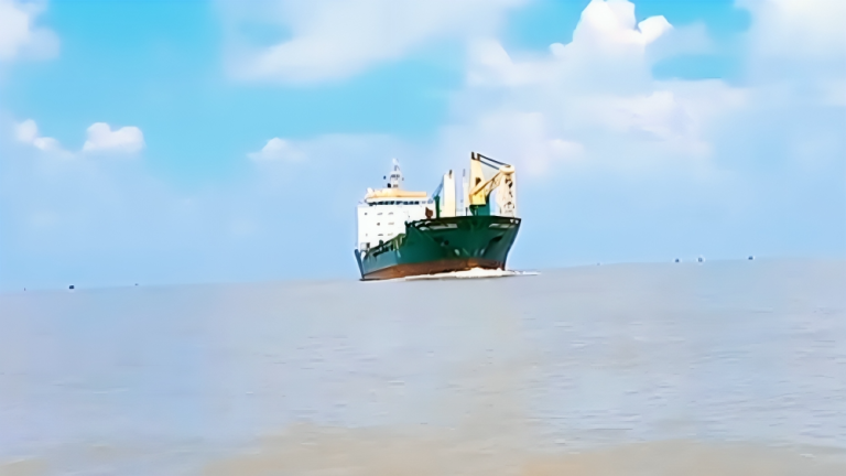 পটুয়াখালীতে অনির্দিষ্টকালের নৌযান ধর্মঘট, বন্ধ পায়রা বন্দরের পণ্য খালাস কার্যক্রম