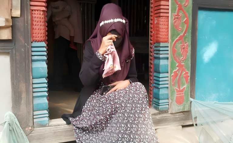 দুমকিতে প্রেমিকার বিয়ের দাবিতে অনশন, প্রেমিক পলাতক