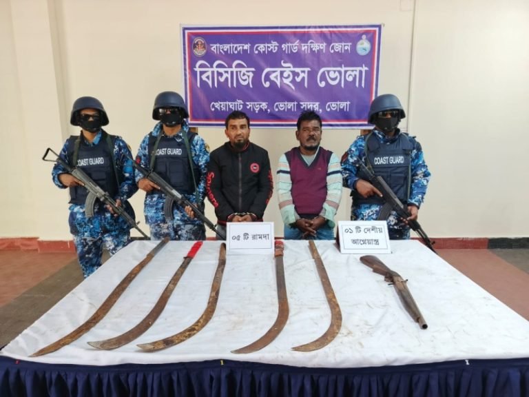 ভোলায় আগ্নেয়াস্ত্র ও ধারালো অস্ত্রসহ দুই সন্ত্রাসী আটক