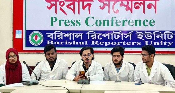 সহযোগী অধ্যাপকদের পুনর্বহালের দাবিতে শেবামেকের শিক্ষার্থীদের সংবাদ সম্মেলন