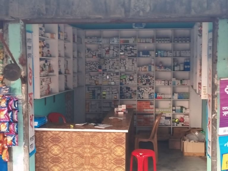 ব্যাঙের ছাতার মতো লাইসেন্সবিহীন ফার্মেসি, স্বাস্থ্য ঝুঁকিতে সাধারণ মানুষ