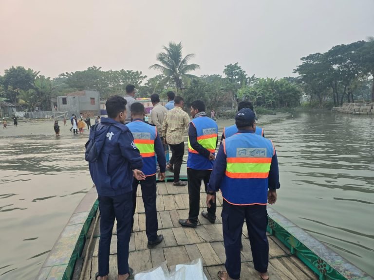 কীর্তনখোলা নদীতে ট্রলার-স্পিডবোট সংঘর্ষ: ৪ জন নিখোঁজ