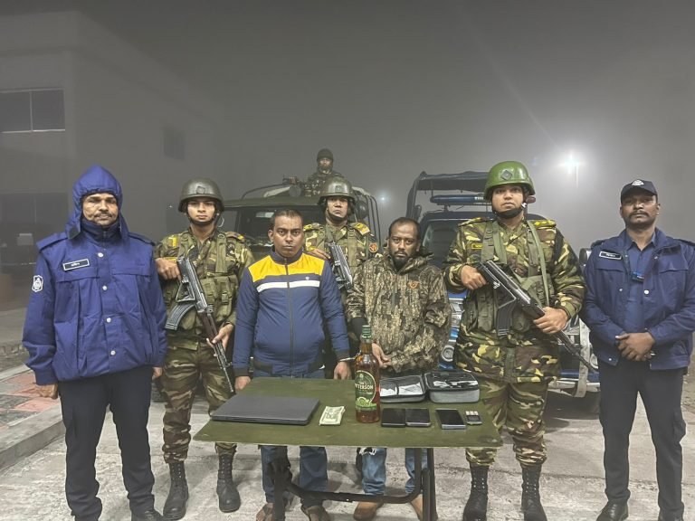 আগৈলঝাড়ায় সেনাবাহিনীর অভিযানে মাদক চোরাকারবারি আটক