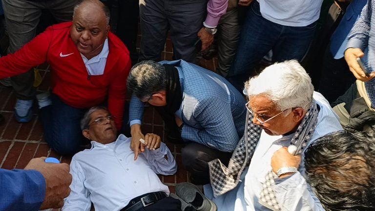 স্মৃতিসৌধে অসুস্থ মির্জা ফখরুল, তড়িঘড়ি সৌধ ত্যাগ