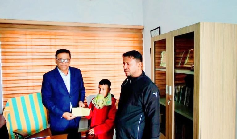 অস্বাভাবিক জিহ্বার ভারে শৈশব হারিয়েছে জুবায়ের