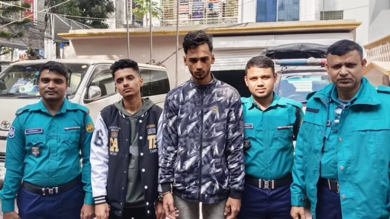 মোবাইল গেমের ফাঁদে কিশোরী, খোয়াল ২১ ভরি স্বর্ণালংকার