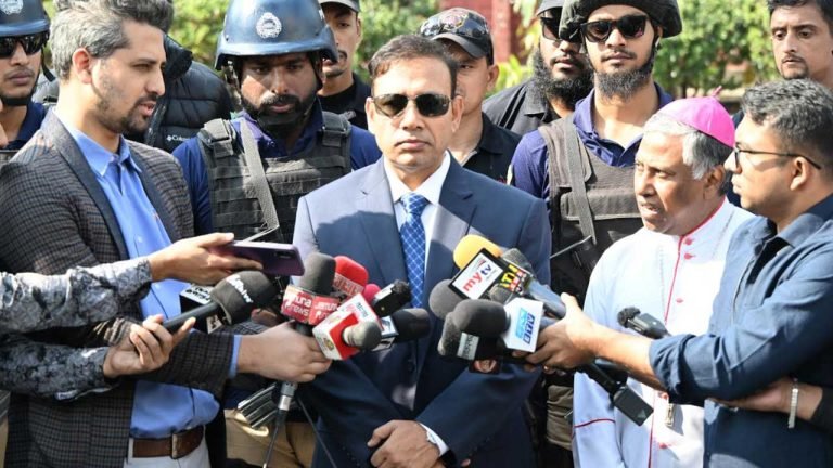 বড়দিনের নিরাপত্তার দায়িত্বে সোয়াত-স্পেশালাইজড ইউনিট