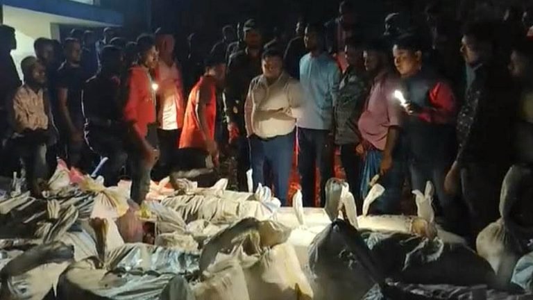 পটুয়াখালীতে ২৫ মণ জাটকা জব্দ, ৯৬টি মাদরাসায় বিতরণ
