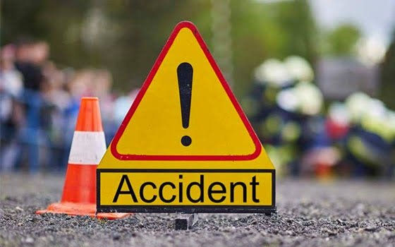কলাপাড়া-কুয়াকাটা মহাসড়কে অটোরিকশা উল্টে শিশুর মৃত্যু
