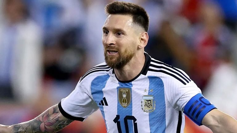 ১৭ বছর পর মেসিকে ছাড়া ফিফার বিশ্ব একাদশ