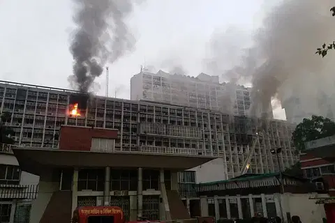সচিবালয়ের ৭ নম্বর ভবনে আগুন