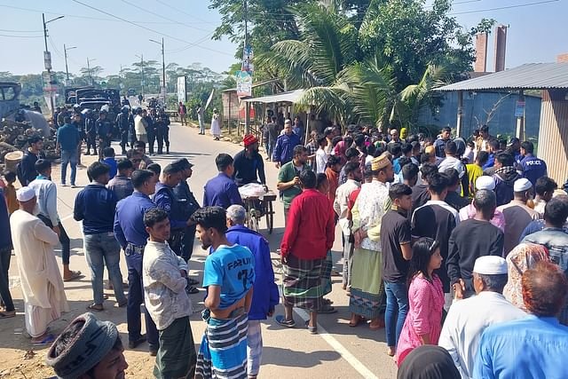 কালকিনিতে দুই পক্ষের সংঘর্ষে বোমা বিস্ফোরণ, ইউপি সদস্য ও তাঁর ছেলে নিহত