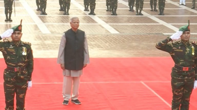 বুদ্ধিজীবী স্মৃতিসৌধে রাষ্ট্রপতি-প্রধান উপদেষ্টার শ্রদ্ধা