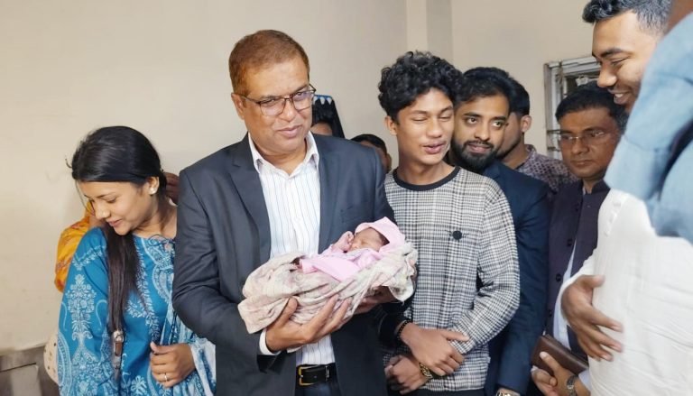 ভোলার শাজাহানের নবজাতকের দায়িত্ব নিলেন ডিসি