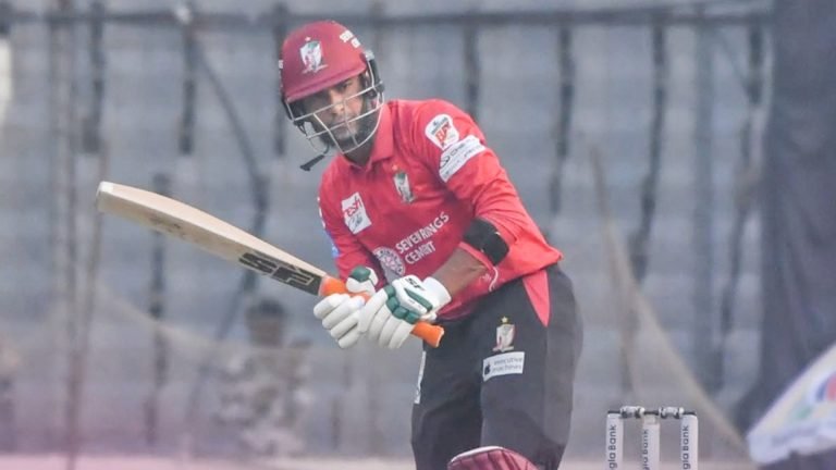  রিয়াদ-ফাহিমের বিধ্বংসী ইনিংসে বরিশালের রোমাঞ্চকর জয়