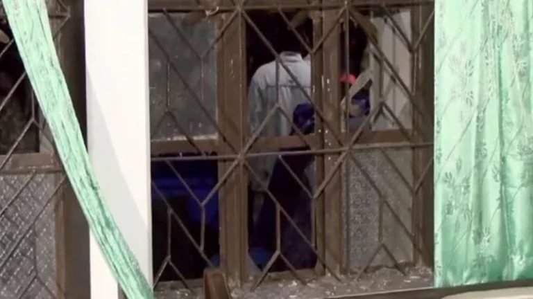 বরিশালে বিএনপির দুই নেতার বাসায় হামলা ও ভাঙচুর