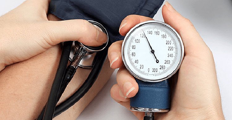 উচ্চ রক্তচাপের লক্ষণ ও প্রতিকার: জানুন বিপদের ইঙ্গিত