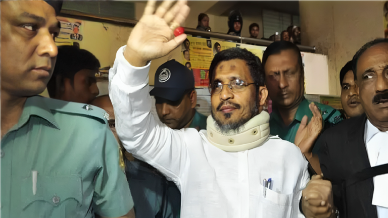 লুৎফুজ্জামান বাবর কারামুক্ত, ১৭ বছর পর ফিরে এলেন