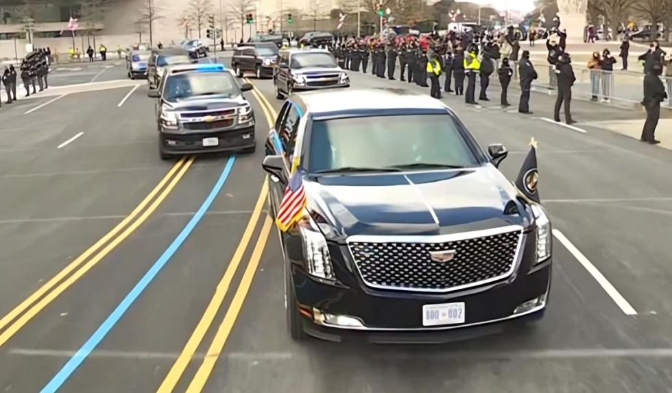 মোটর শোভাযাত্রা নিয়ে হোয়াইট হাউসে যান ট্রাম্প