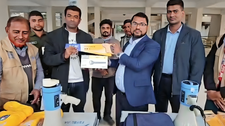 পটুয়াখালীর গলাচিপায় ঘূর্ণিঝড় দুর্যোগকালীন সুরক্ষা উপকরণ বিতরণ