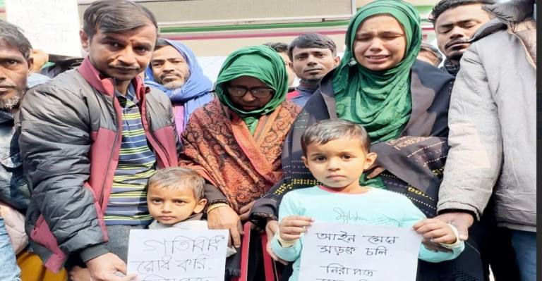 বাউফলে সড়ক দুর্ঘটনায় নিহতের বিচারের দাবিতে মানববন্ধন ও বিক্ষোভ মিছিল