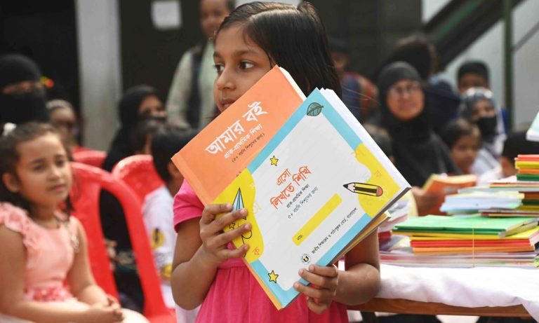 পটুয়াখালীর দুমকিতে নতুন বছরে বই না পেয়ে হতাশ শিক্ষার্থীরা