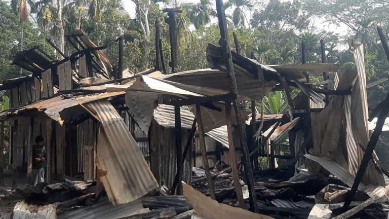 বরগুনার আমতলীতে আগুনে ১৮টি দোকান পুড়ে, ক্ষতি ১ কোটি টাকা