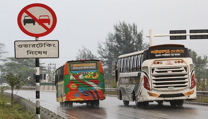  ঢাকা-বরিশাল মহাসড়ক যেন মৃত্যু ফাঁদ