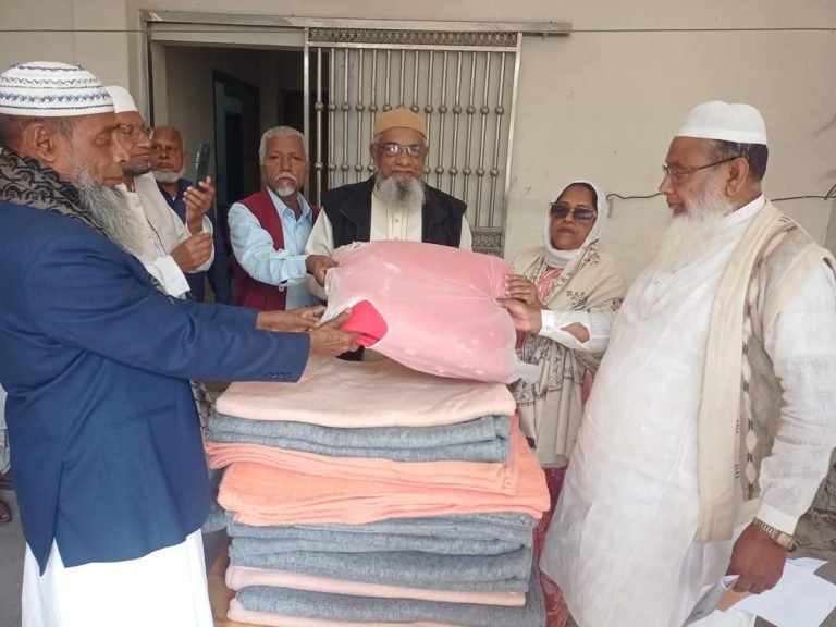 পটুয়াখালীতে বীর মুক্তিযোদ্ধাদের মাঝে শীতবস্ত্র বিতরণ