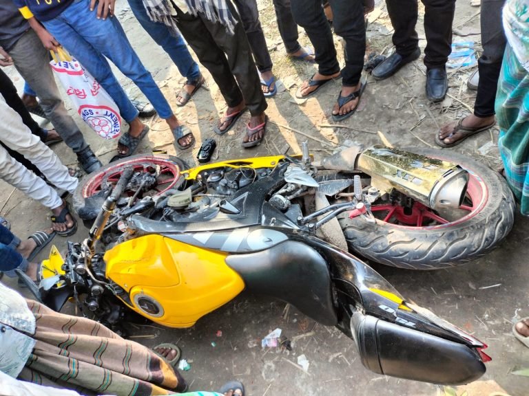 বরিশালে সড়ক দুর্ঘটনায় মোটরসাইকেল চালক নিহত