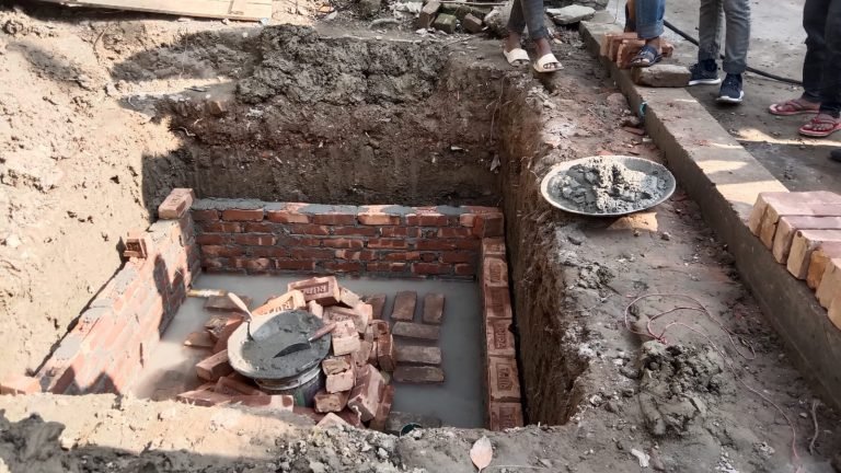 বরিশালে নির্মাণ কাজের অব্যবস্থাপনায় ভয়াবহ দুর্ঘটনা, নারী গুরুতর আহত