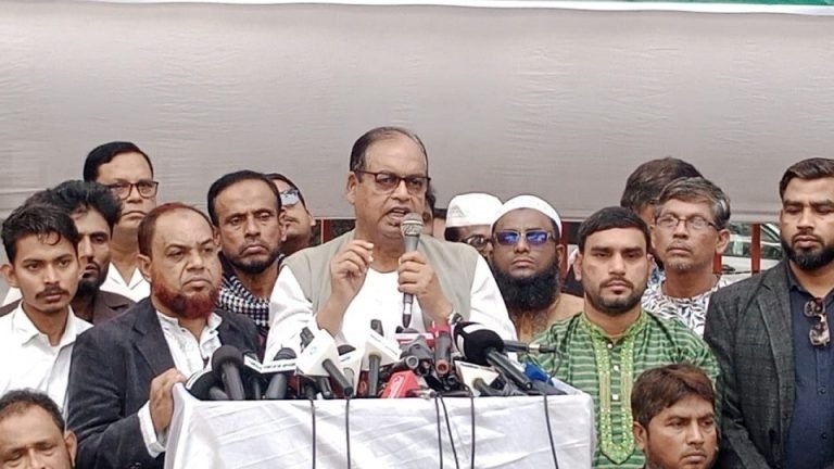 মানুষের প্রত্যাশা অনুযায়ী দেশ চলছে না: শামসুজ্জামান দুদু