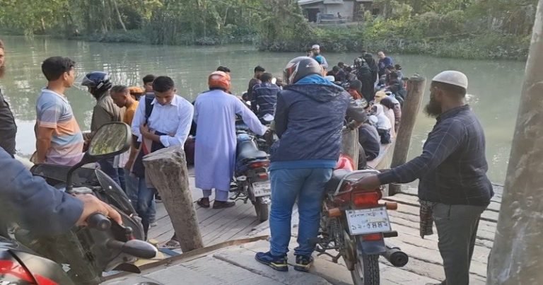 বরগুনার খেয়াঘাট: কোটি টাকার রাজস্ব, যাত্রীসেবায় নেই উন্নয়ন