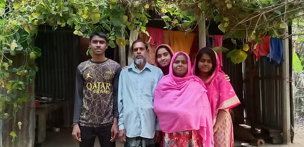 আর্থিক অনটনে অনিশ্চয়তায় মিমির মেডিকেলে ভর্তি