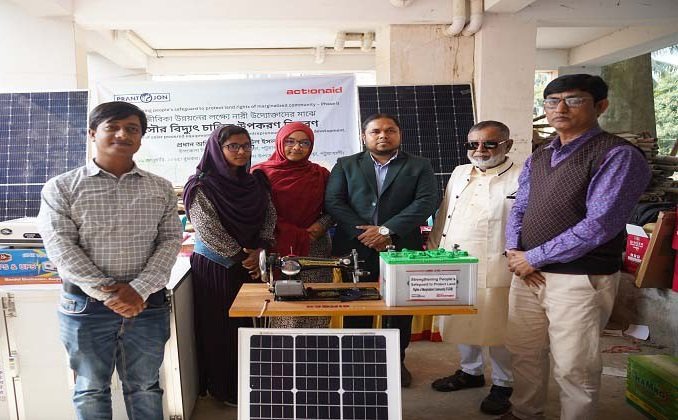 কলাপাড়ায় নারী উদ্যোক্তাদের মাঝে সৌরচালিত ইনকিউবেটর ও সেলাই মেশিন বিতরণ