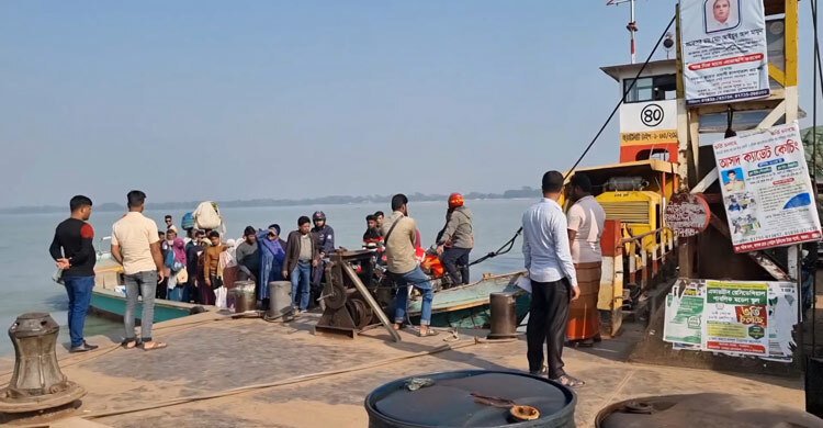 বরগুনার খেয়াঘাটে কোটি কোটি টাকার রাজস্ব, যাত্রীসেবায় তেমন কোনো উদ্যোগ নেই